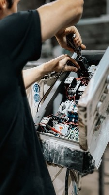 Mettre l'électricité aux normes — J'aménage mes locaux