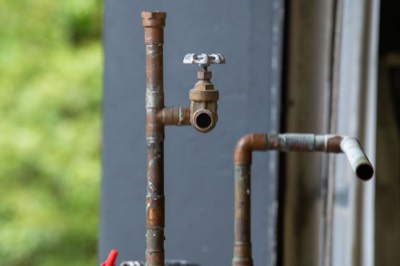 Réparer une fuite d'eau — J'ai une urgence à la maison