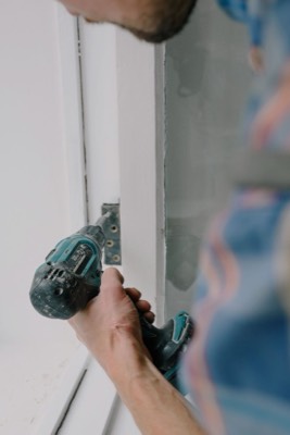 Fixer des étagères — J'ai besoin d'aide pour des petits travaux