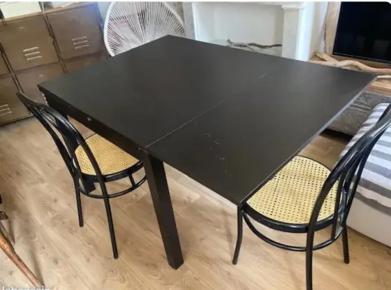 Table + 2 chaises À vendre