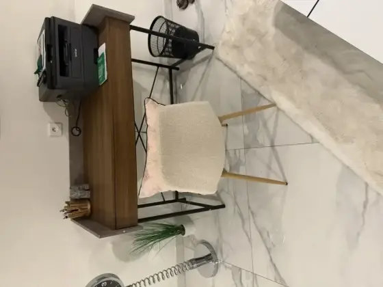 Bureau / Coiffeuse avec chaise